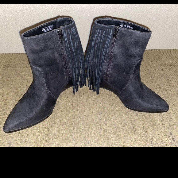 Carlos Santana , black point toe angle boot! With fringe, super cute. - Picture 2 of 6